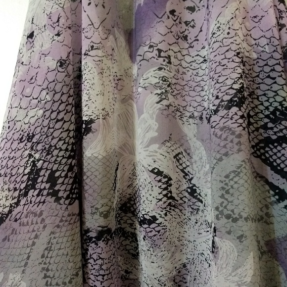 Woman's Blouse - Picture 3 of 4